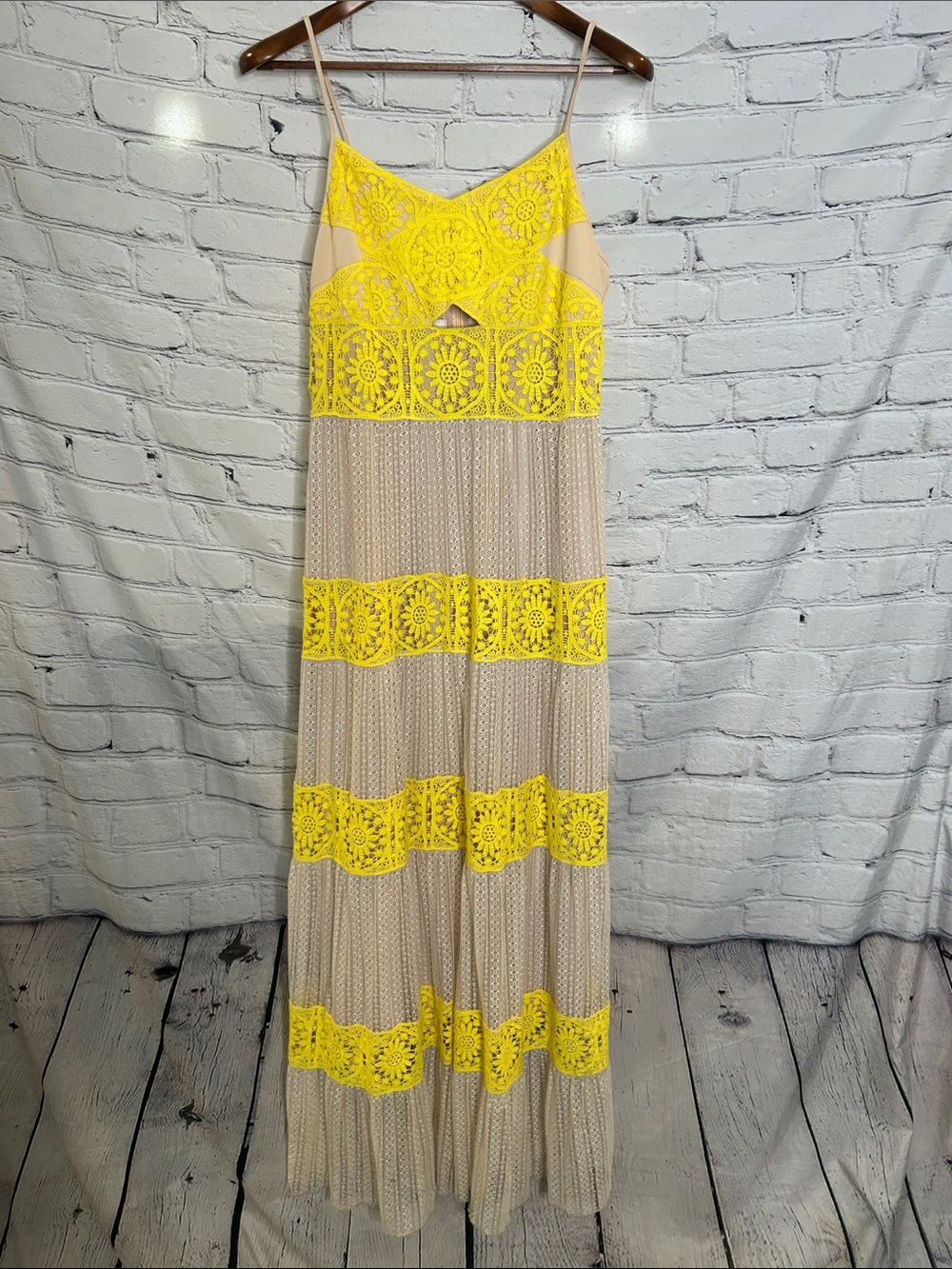 Foxiedox Yellow Crochet Lace Accent Maxi Dress Size Large Excellent Condition